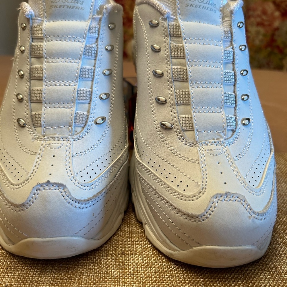 Skechers D’lites women’s white clog style size 9.5W